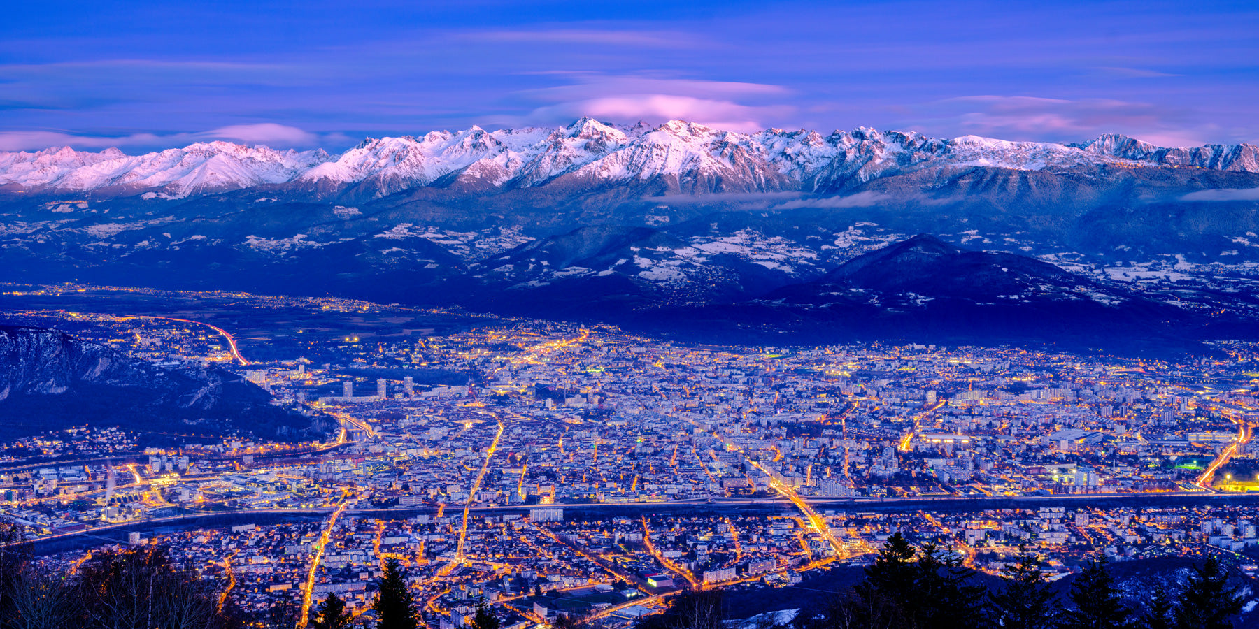 Grenoble et Belledonne au crépuscule